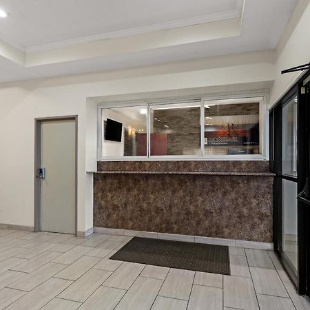 Red Lion Inn & Suites Caseyville Bagian luar foto