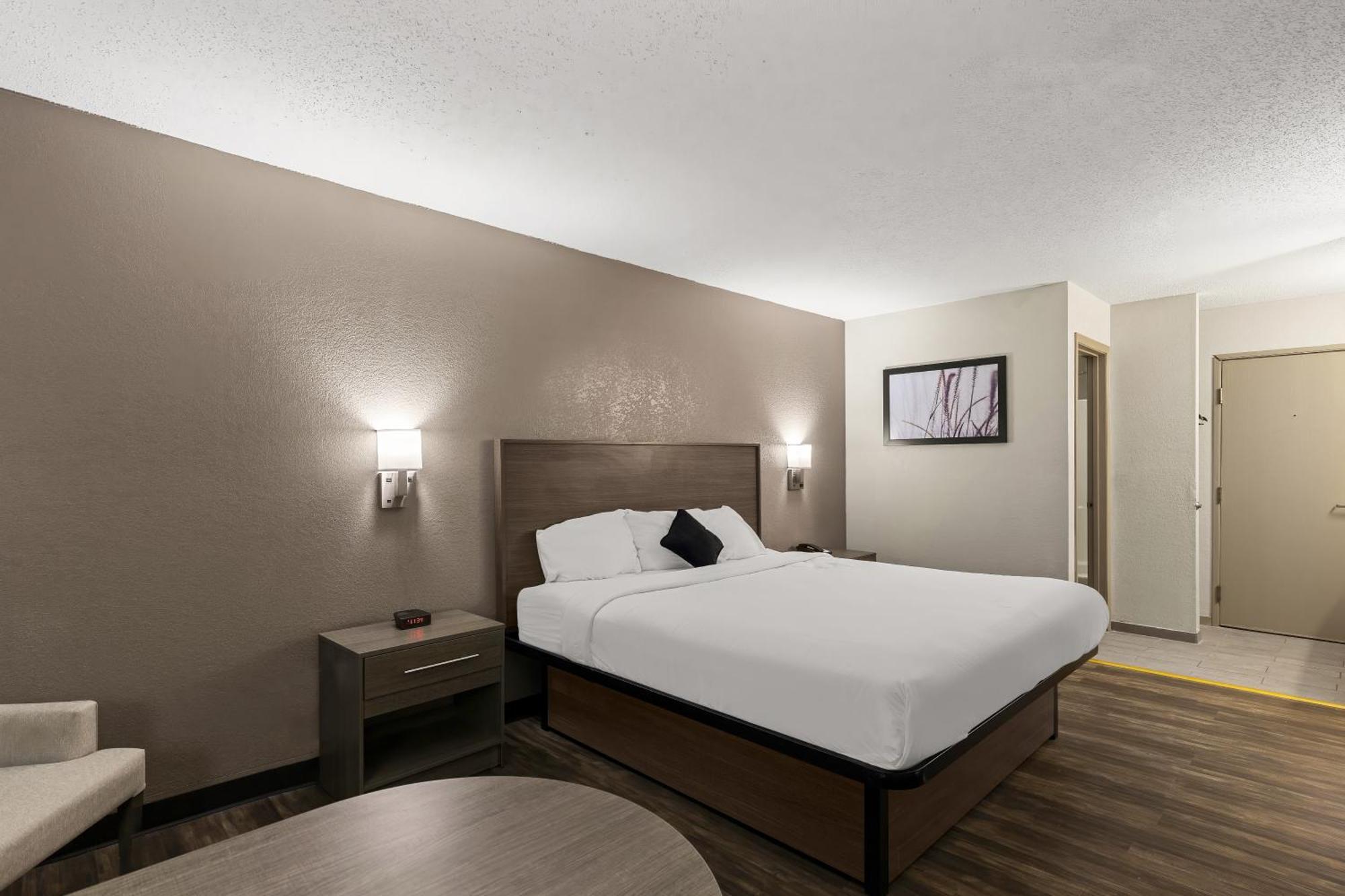 Red Lion Inn & Suites Caseyville Bagian luar foto