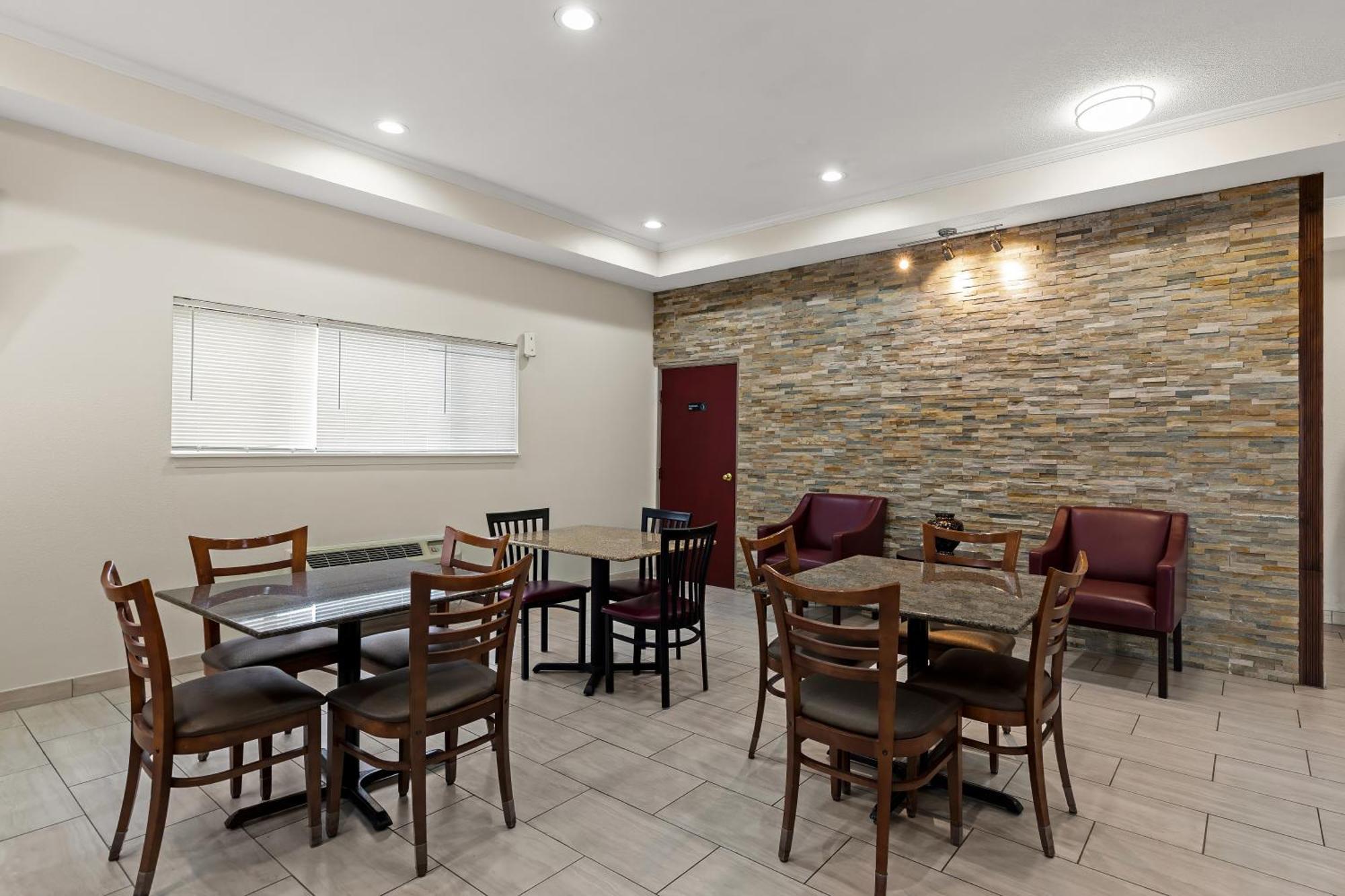 Red Lion Inn & Suites Caseyville Bagian luar foto