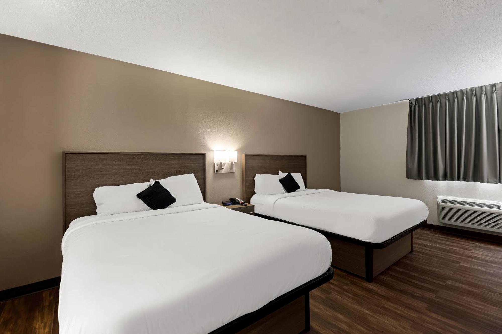 Red Lion Inn & Suites Caseyville Bagian luar foto