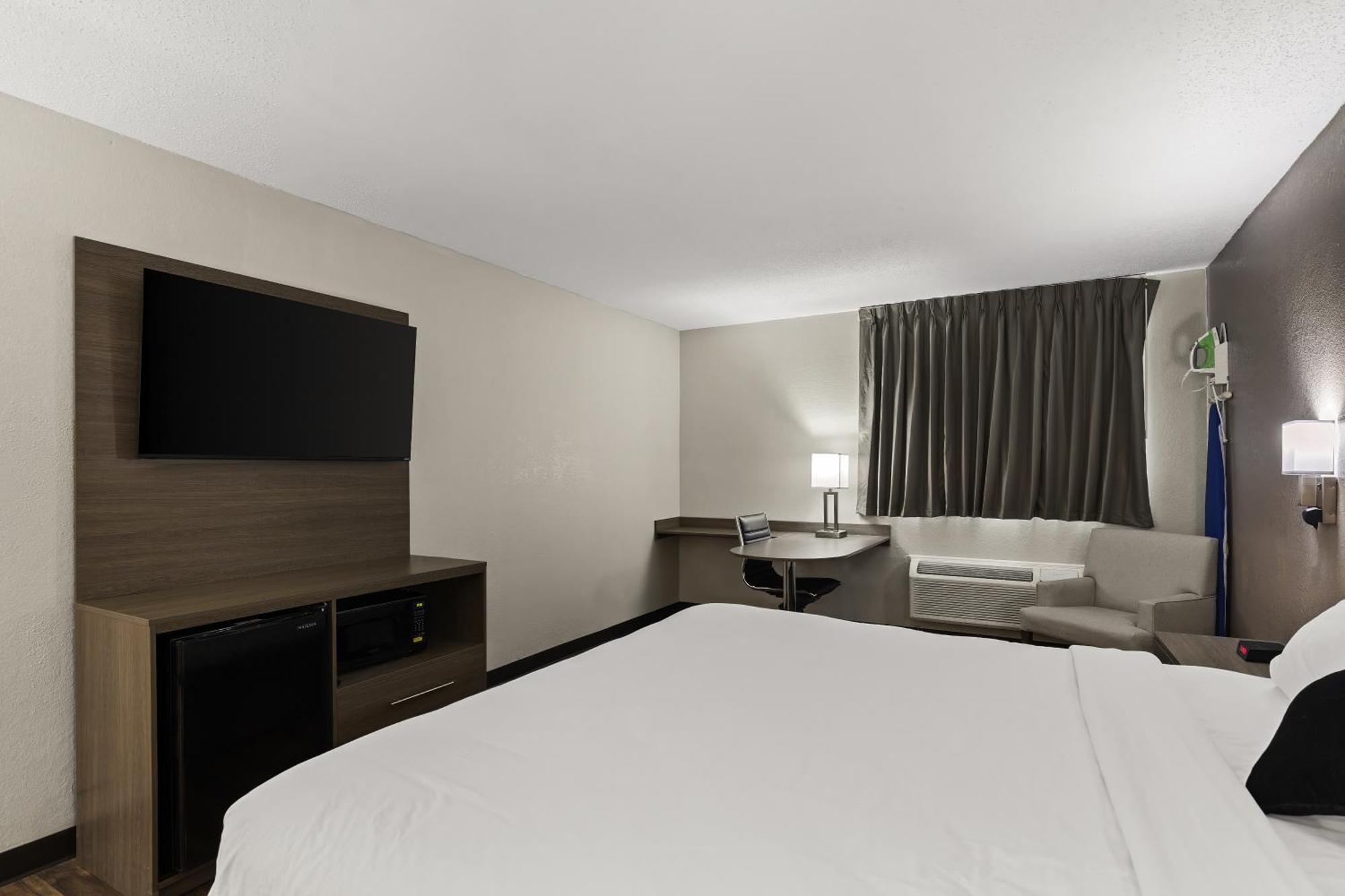 Red Lion Inn & Suites Caseyville Bagian luar foto
