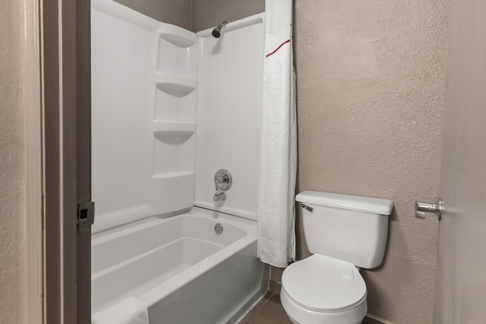 Red Lion Inn & Suites Caseyville Bagian luar foto