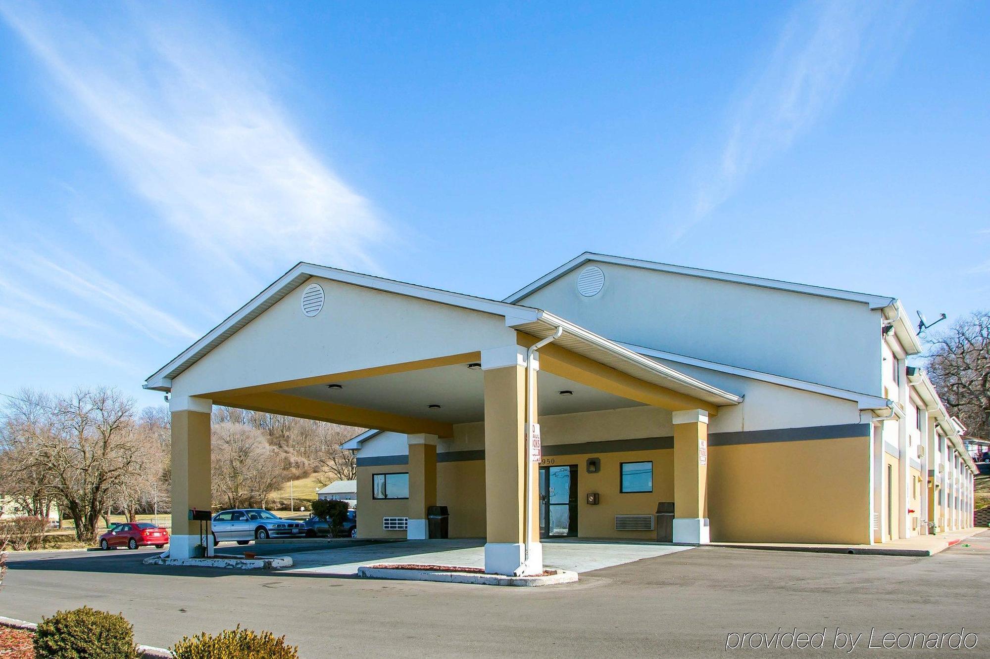 Red Lion Inn & Suites Caseyville Bagian luar foto