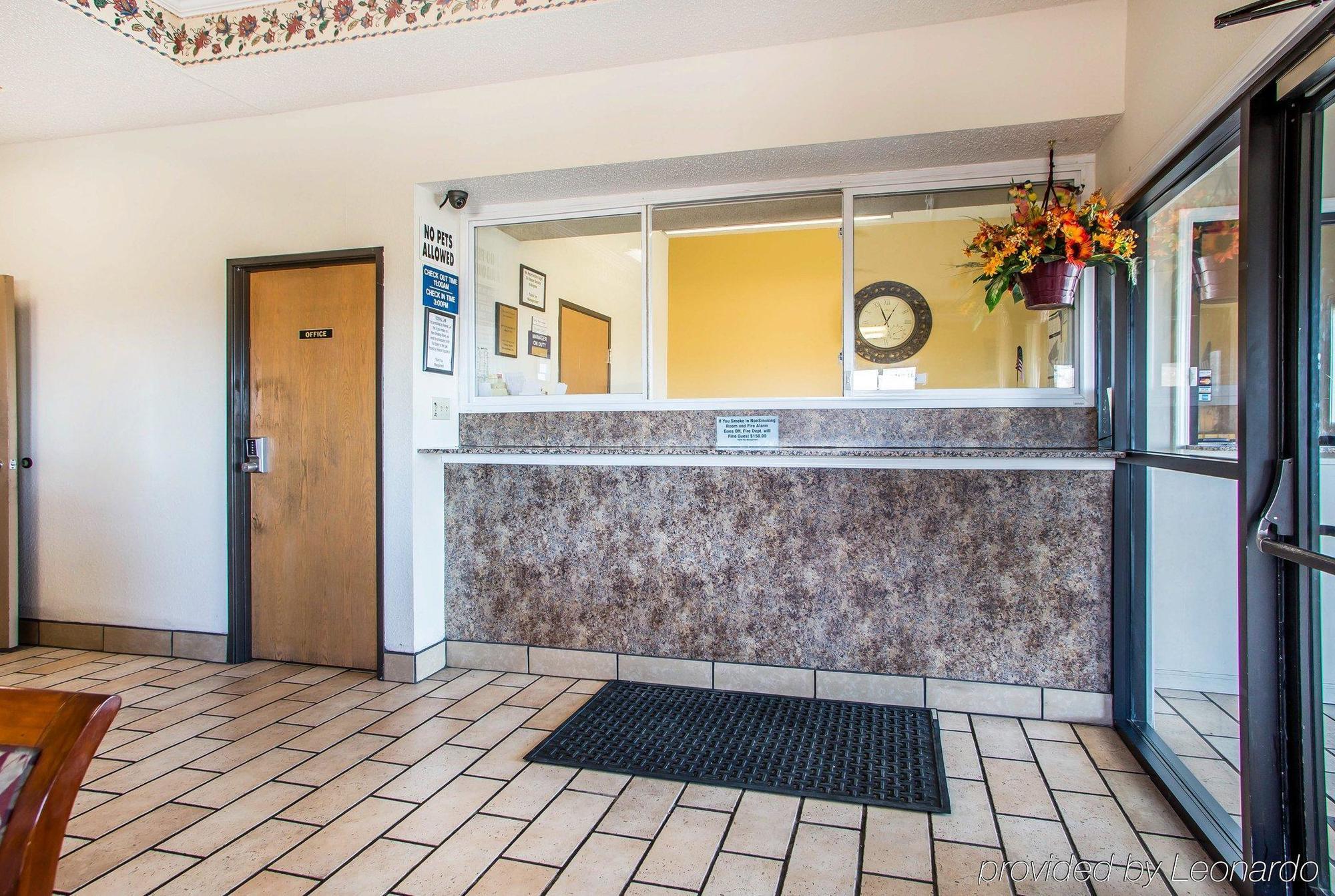 Red Lion Inn & Suites Caseyville Bagian luar foto