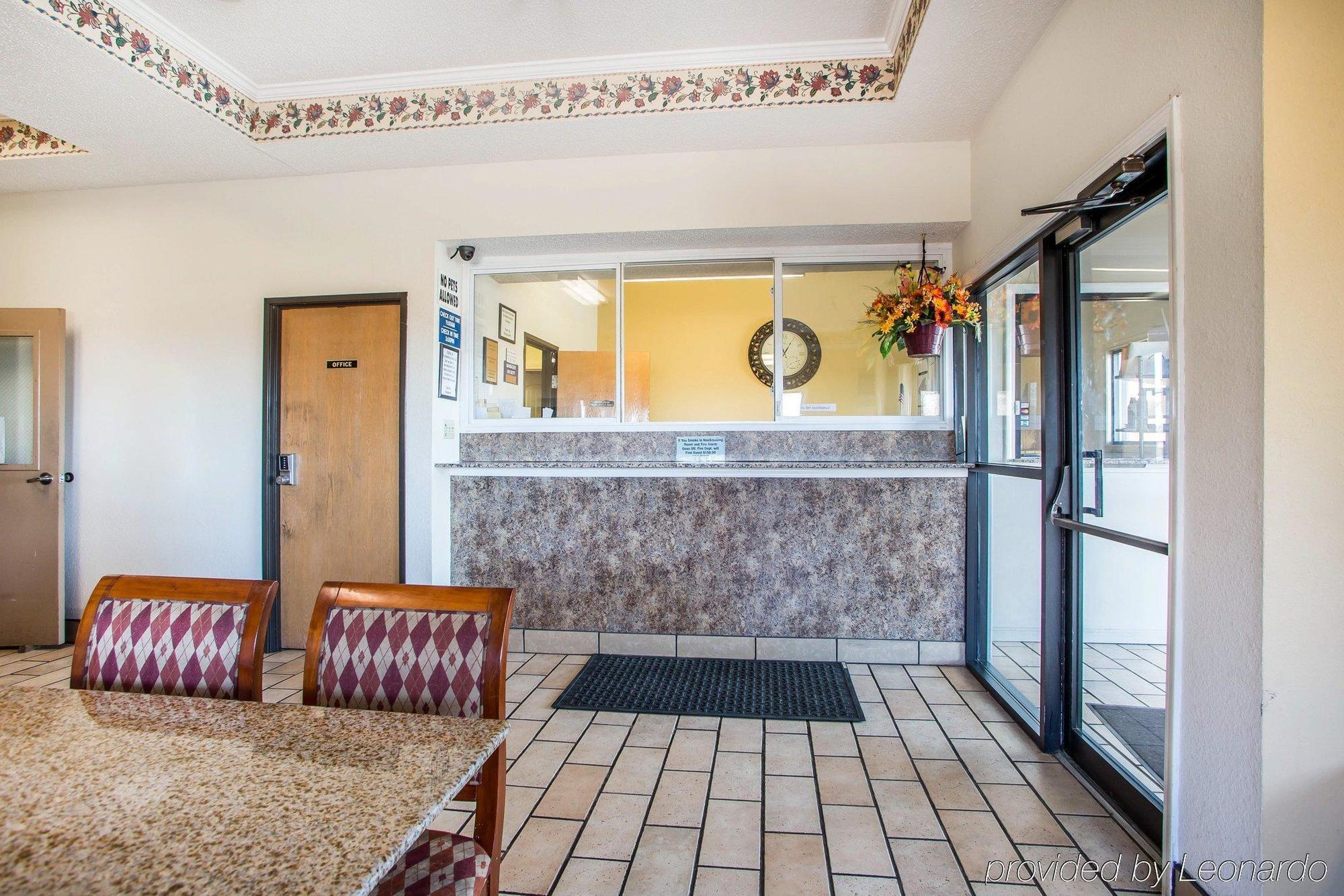 Red Lion Inn & Suites Caseyville Bagian luar foto