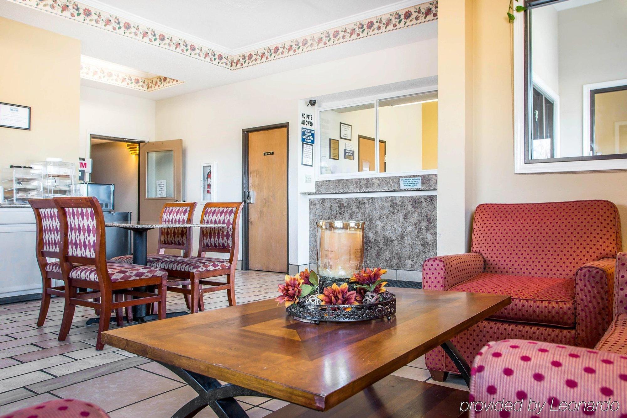 Red Lion Inn & Suites Caseyville Bagian luar foto