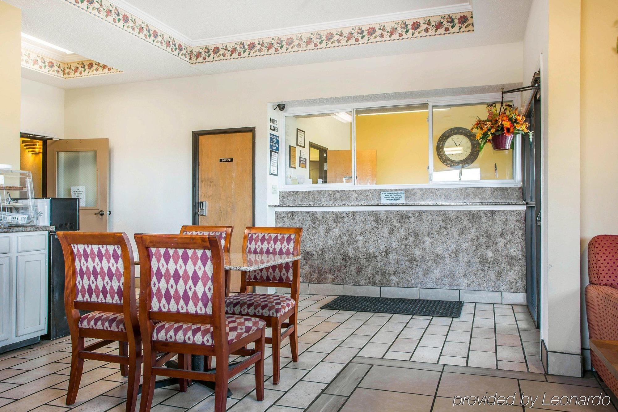 Red Lion Inn & Suites Caseyville Bagian luar foto