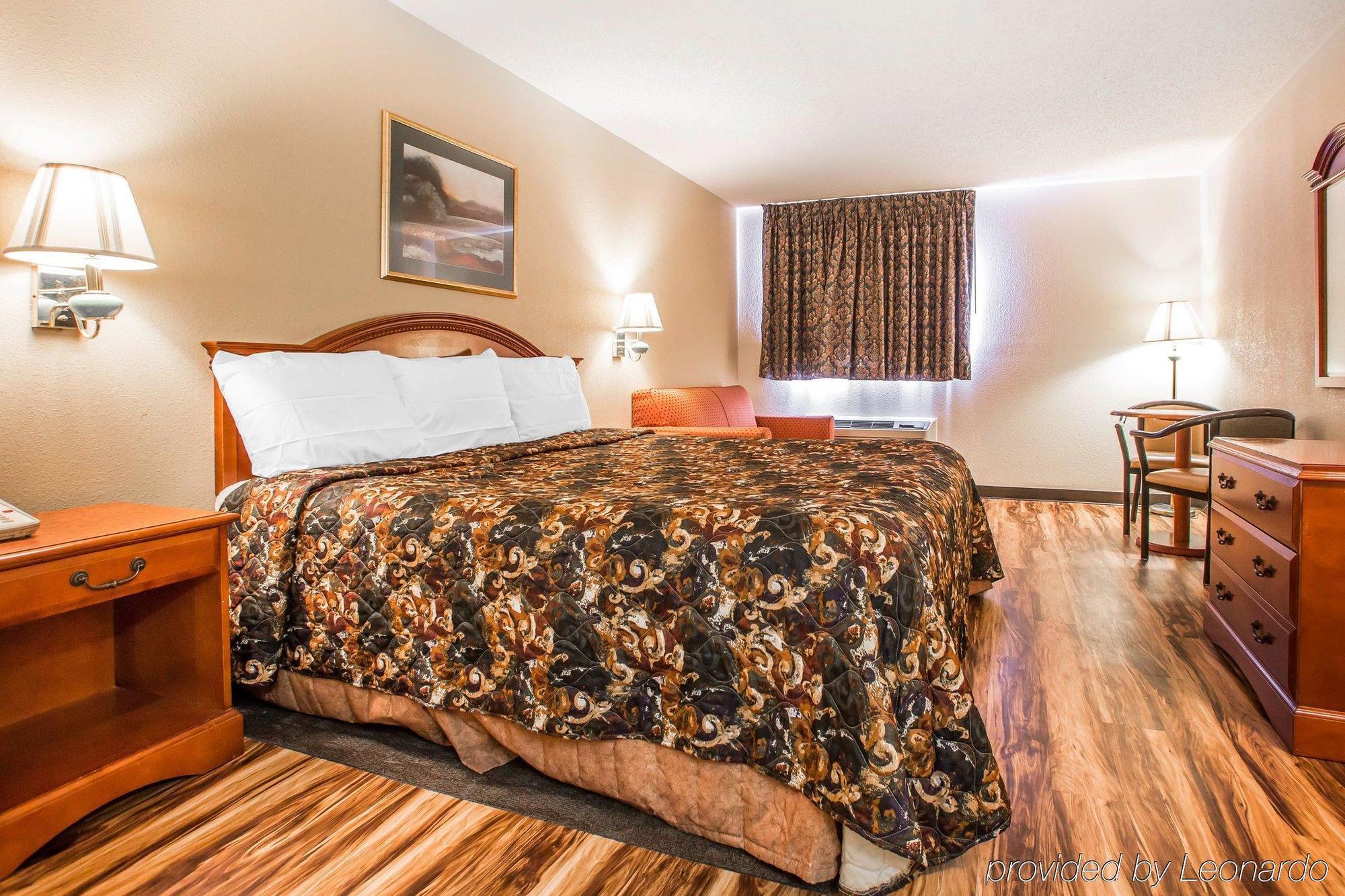 Red Lion Inn & Suites Caseyville Bagian luar foto