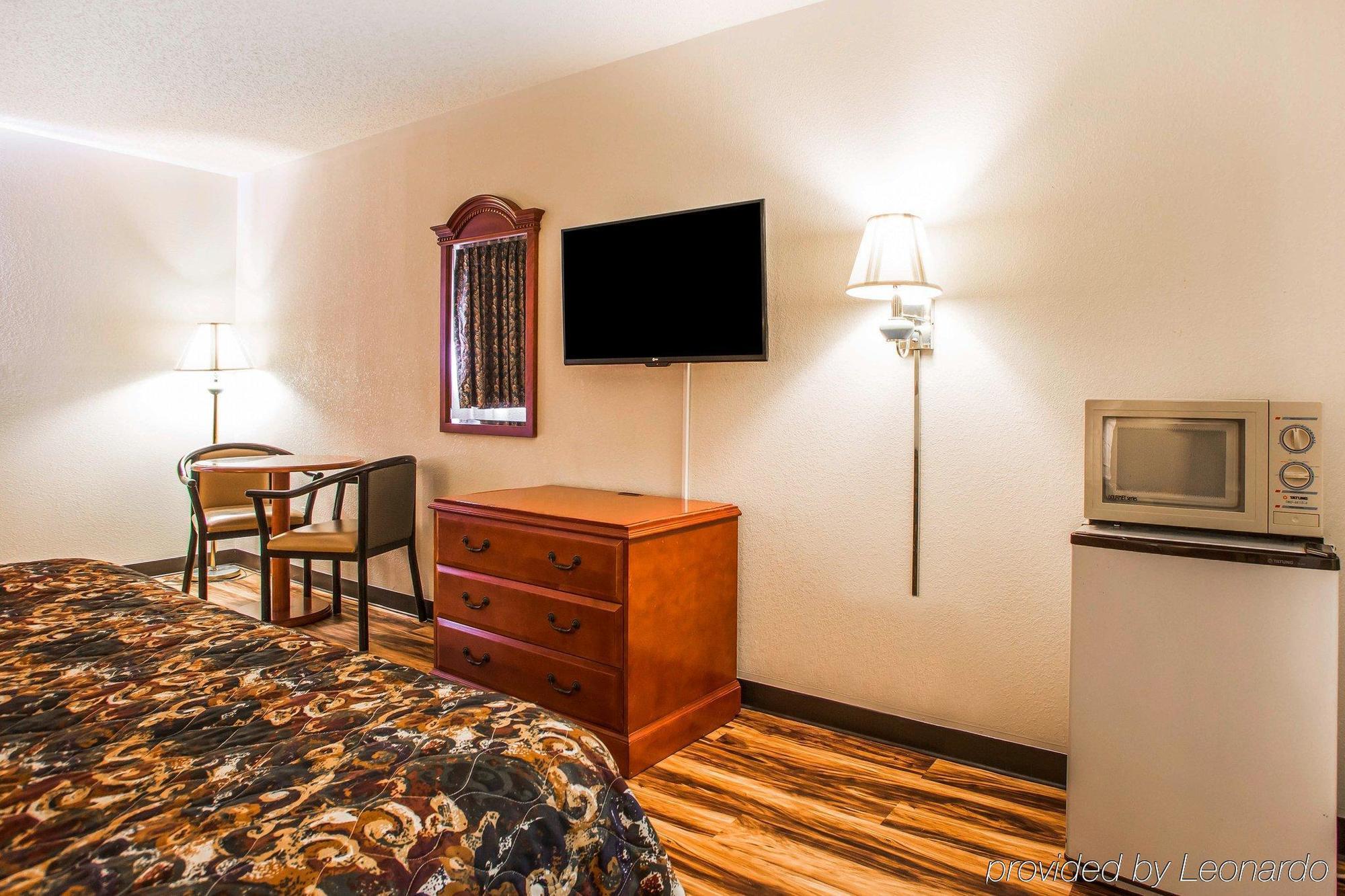 Red Lion Inn & Suites Caseyville Bagian luar foto