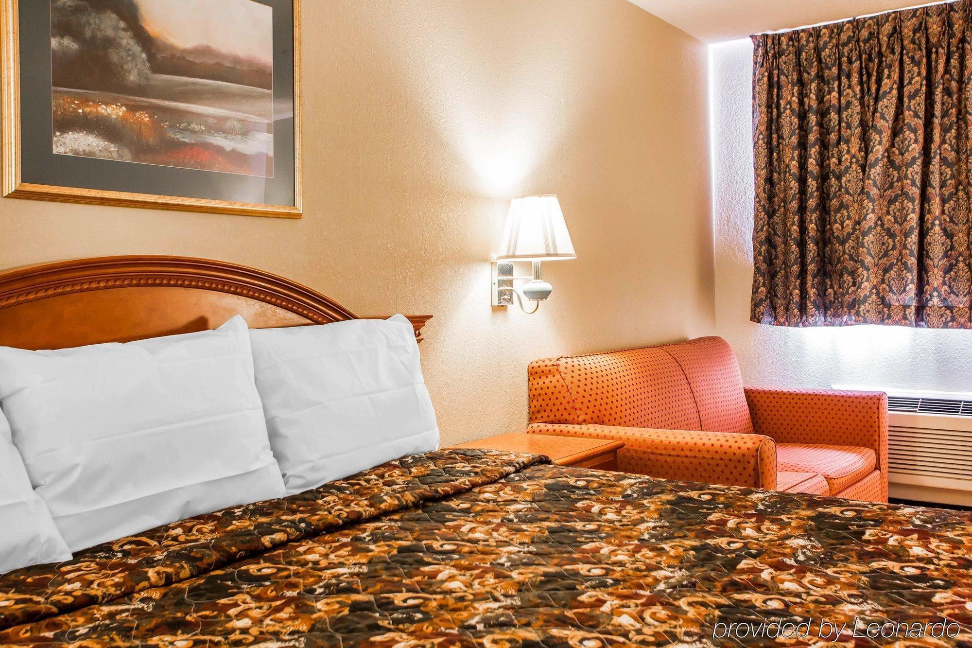 Red Lion Inn & Suites Caseyville Bagian luar foto