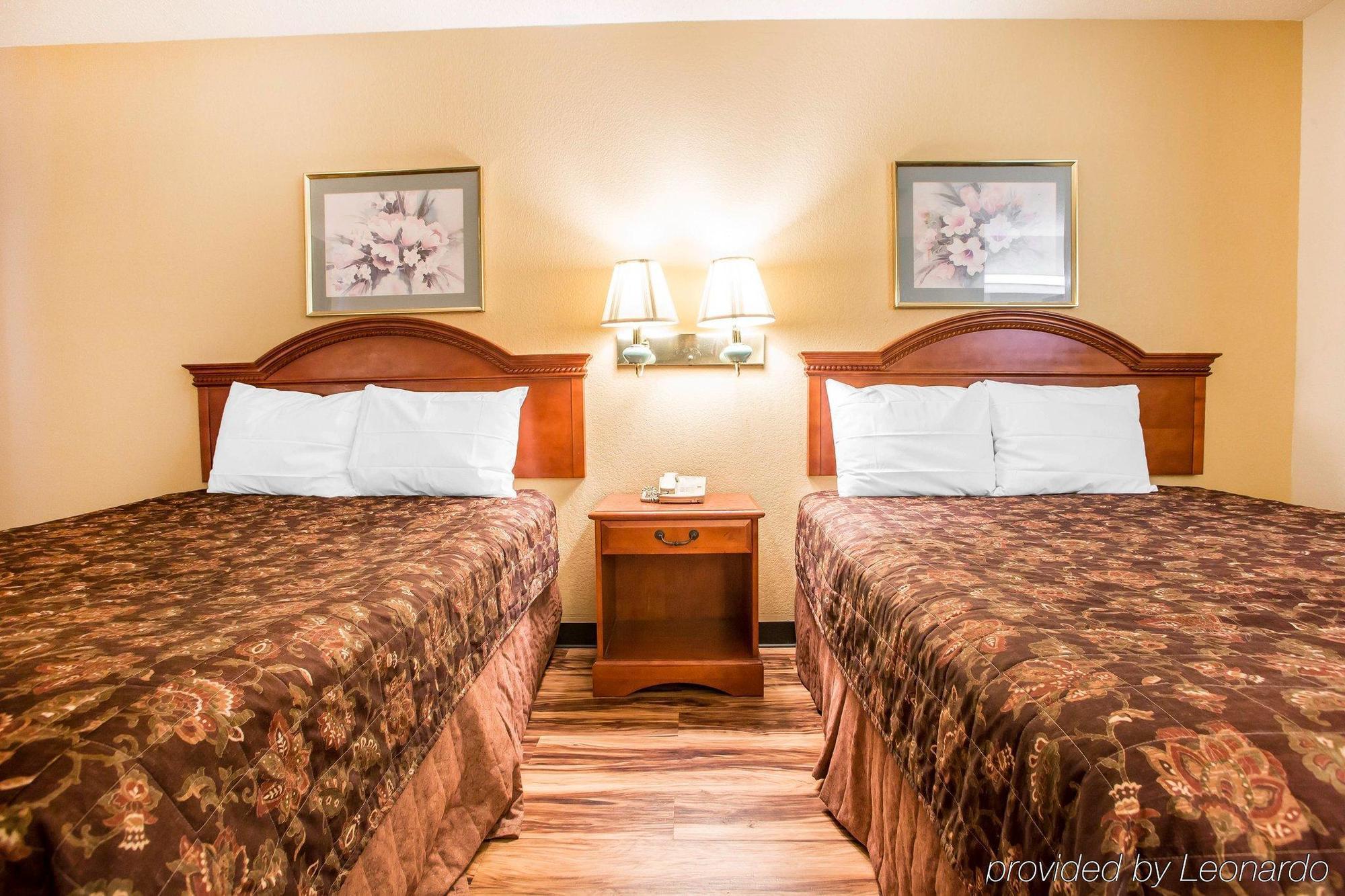 Red Lion Inn & Suites Caseyville Bagian luar foto