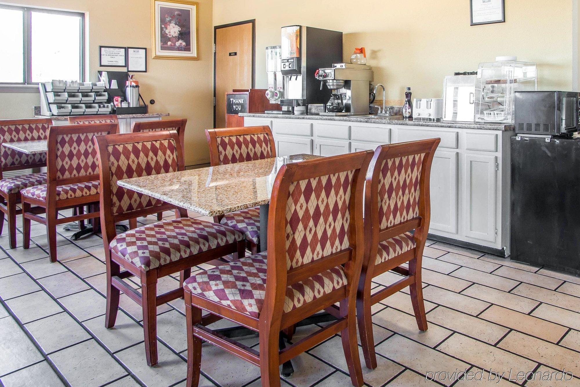 Red Lion Inn & Suites Caseyville Bagian luar foto