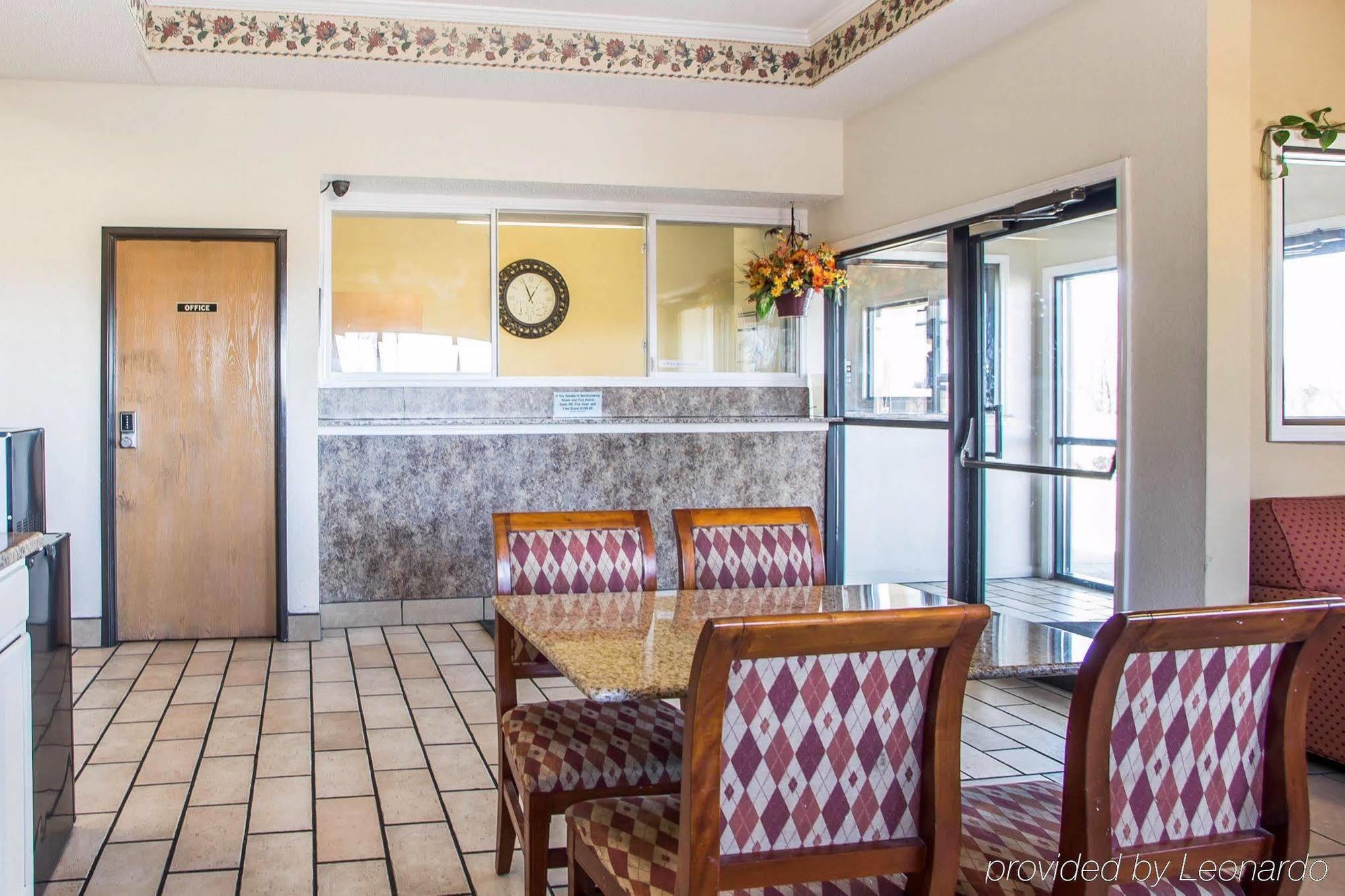 Red Lion Inn & Suites Caseyville Bagian luar foto