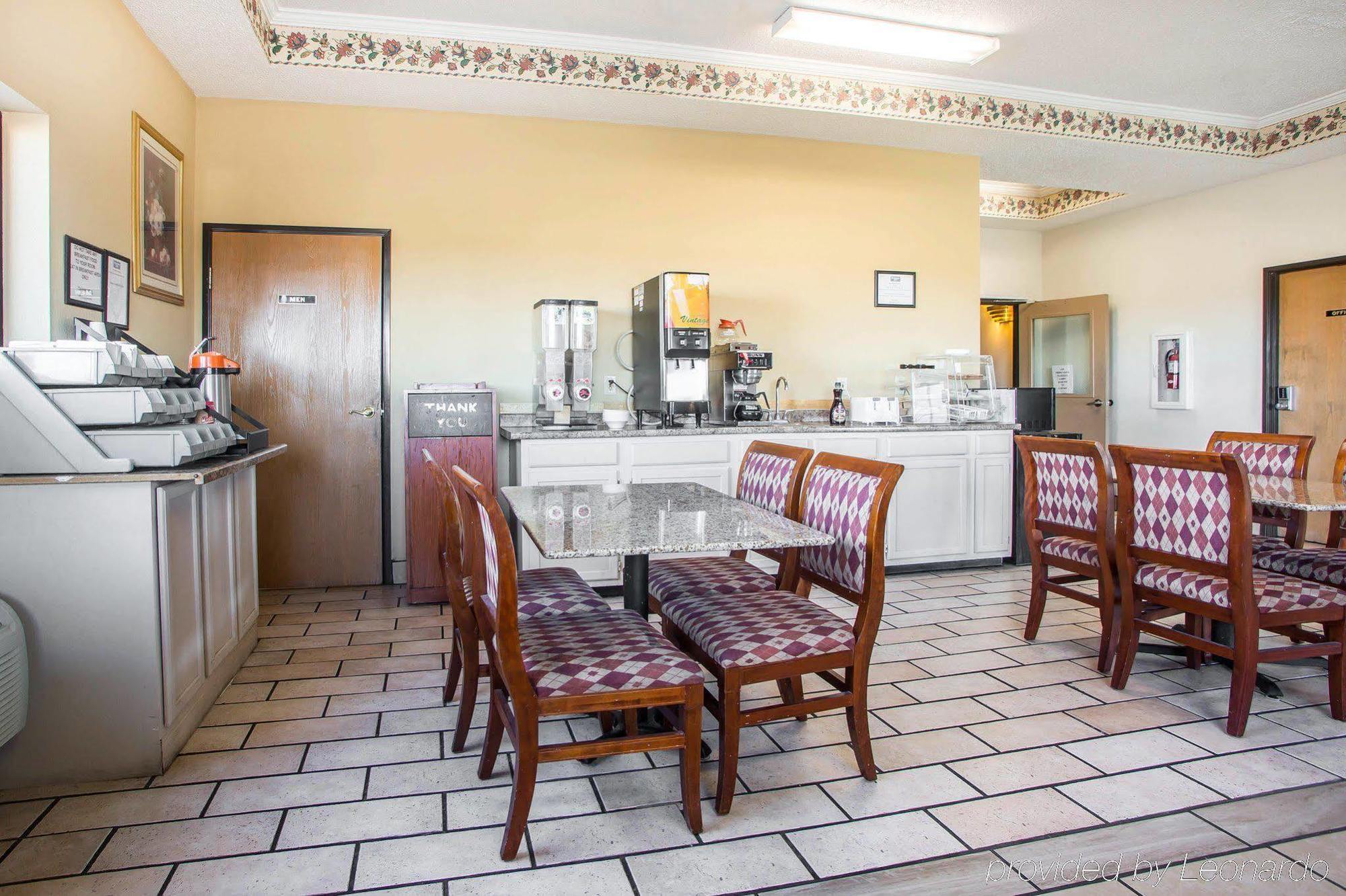Red Lion Inn & Suites Caseyville Bagian luar foto