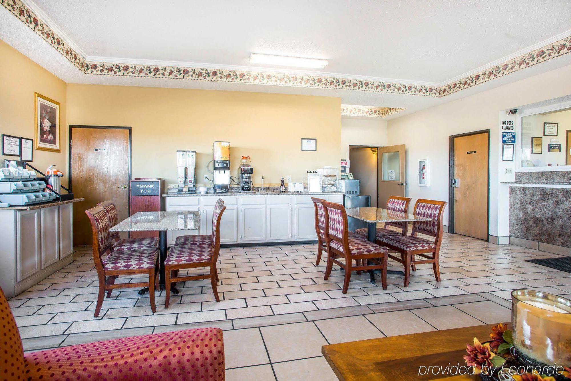 Red Lion Inn & Suites Caseyville Bagian luar foto