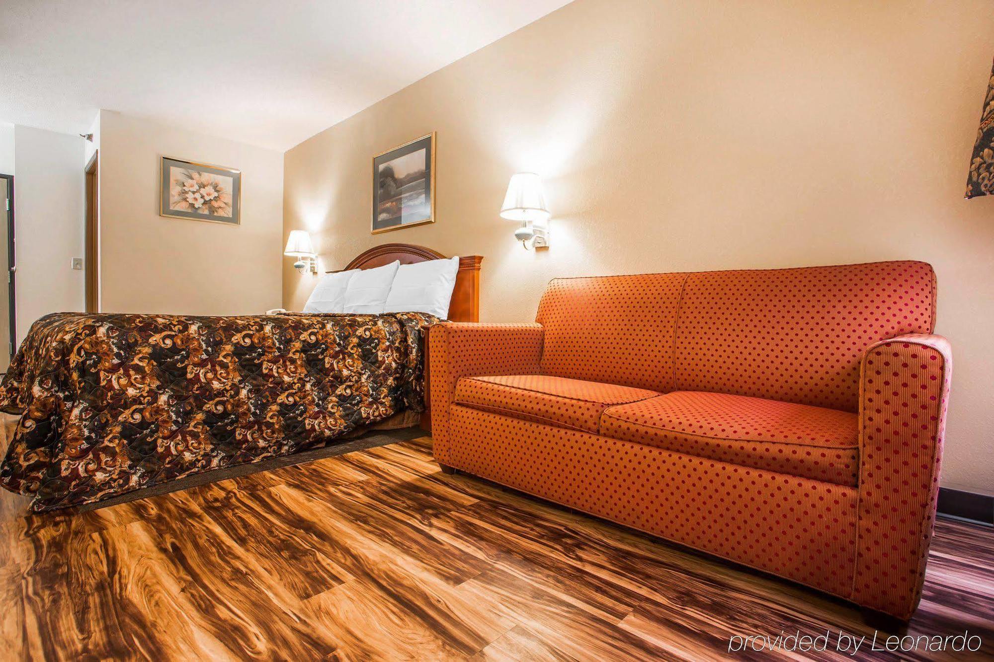 Red Lion Inn & Suites Caseyville Bagian luar foto