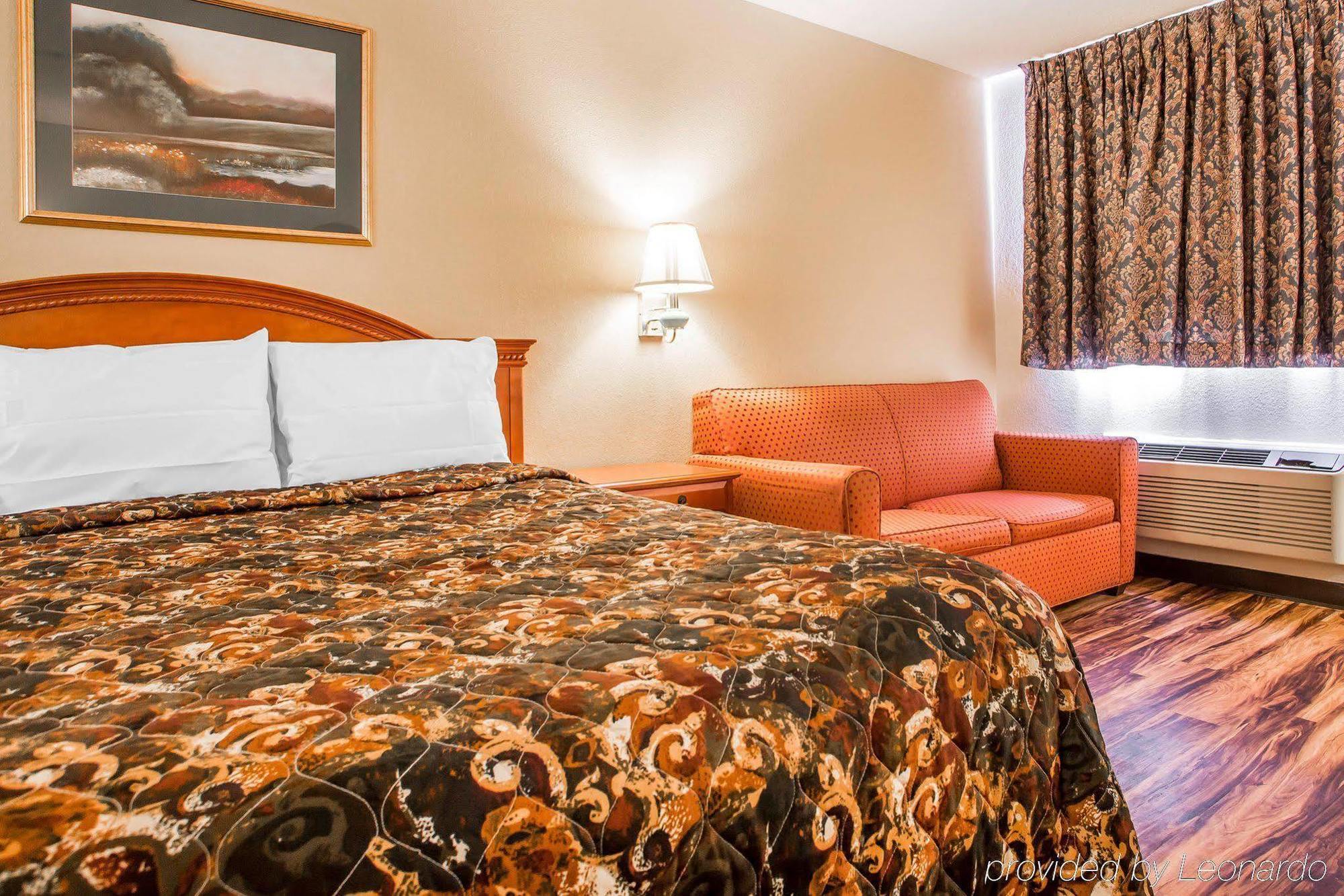 Red Lion Inn & Suites Caseyville Bagian luar foto