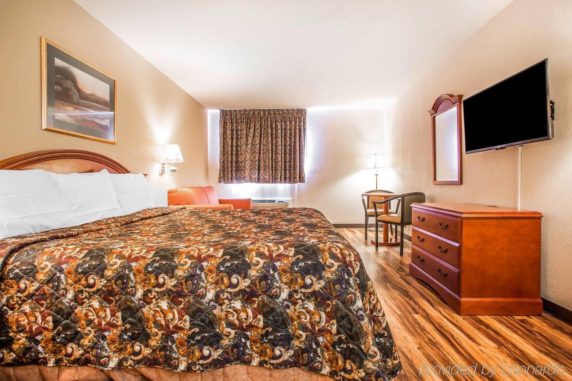 Red Lion Inn & Suites Caseyville Bagian luar foto